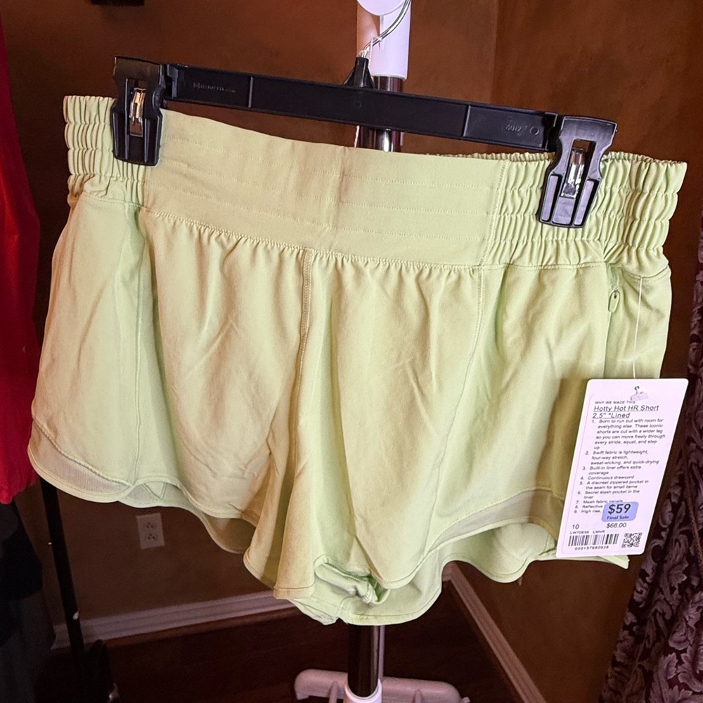 Lululemon Hotty Hot Athletic Shorts 2.5”